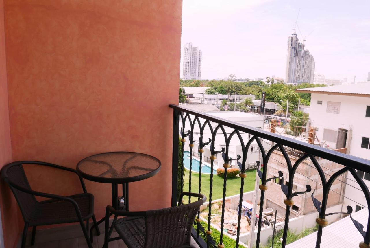 Seven Seas Resort Pattaya & Sofa Bed جومتين بيتش المظهر الخارجي الصورة